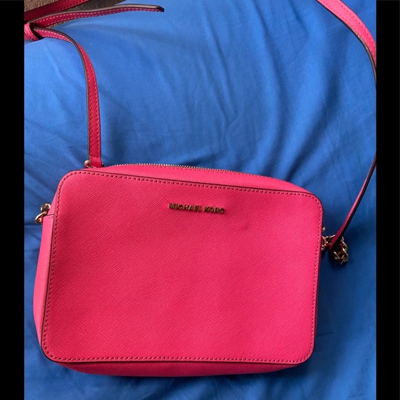Michael Kors Jet Set hot pink crossbody purse - Picture 1 of 7